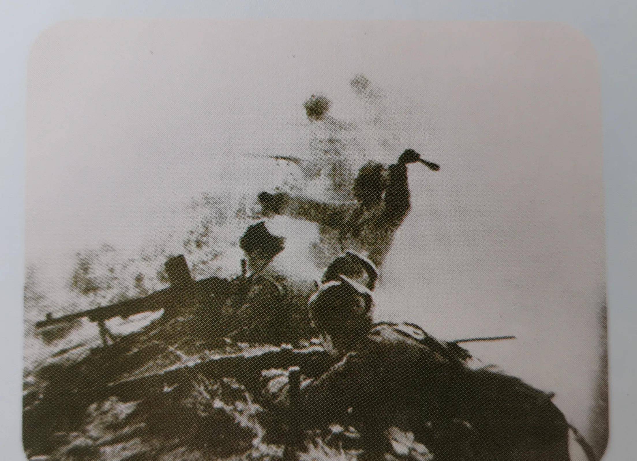 黑龙江虎林赴朝担架队参战往事,队员冒险用铁锹往草袋里装手榴弹_作战