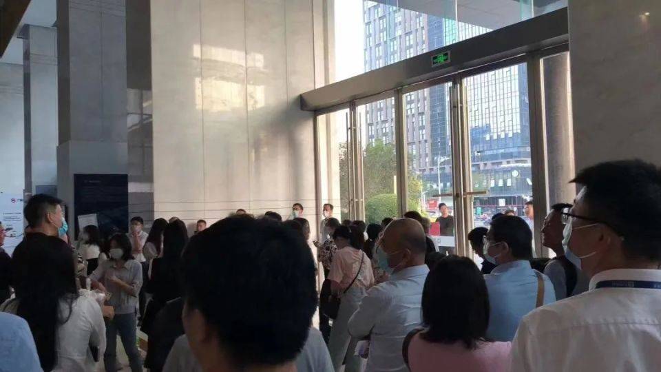 欠薪过亿!这家车企总部被员工、经销商“堵门”!_搜狐汽车_搜狐网