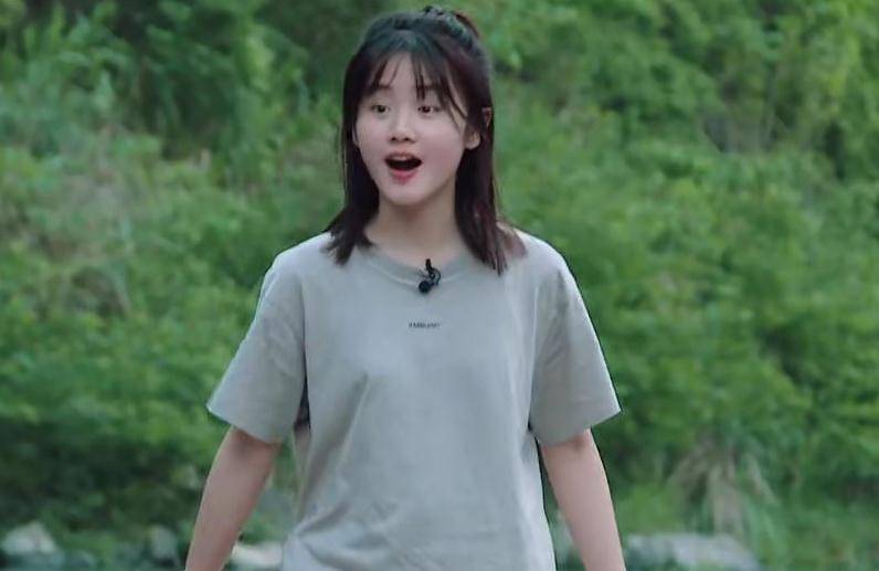 郑莹佳主动加入变形计,只为逃离控制狂老爸,堪称节目中最美校花_农村