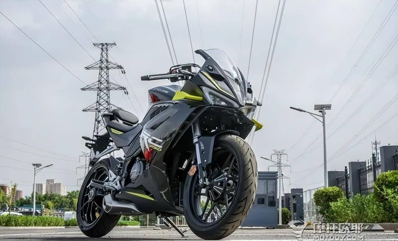 年轻人的入门仿赛大满贯,赛科龙rc250试驾报告_搜狐汽车_搜狐网