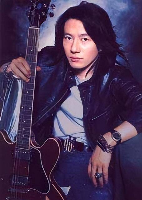 曾陷入聂远混乱五角恋,为何能驯服多情浪子郑钧_生活_因为_长发