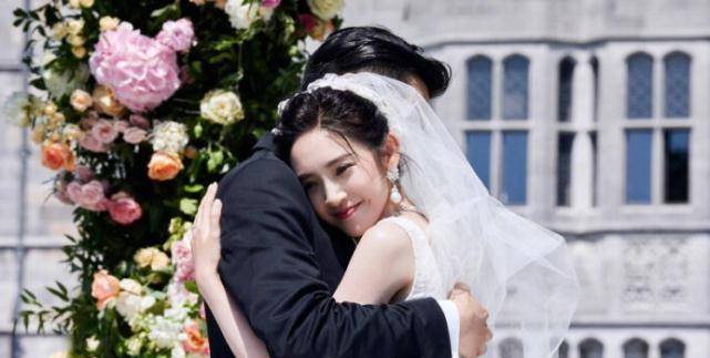 唐艺昕终于不再低调,大方表白张若昀,3个字透露婚姻近况_婚礼_很高的