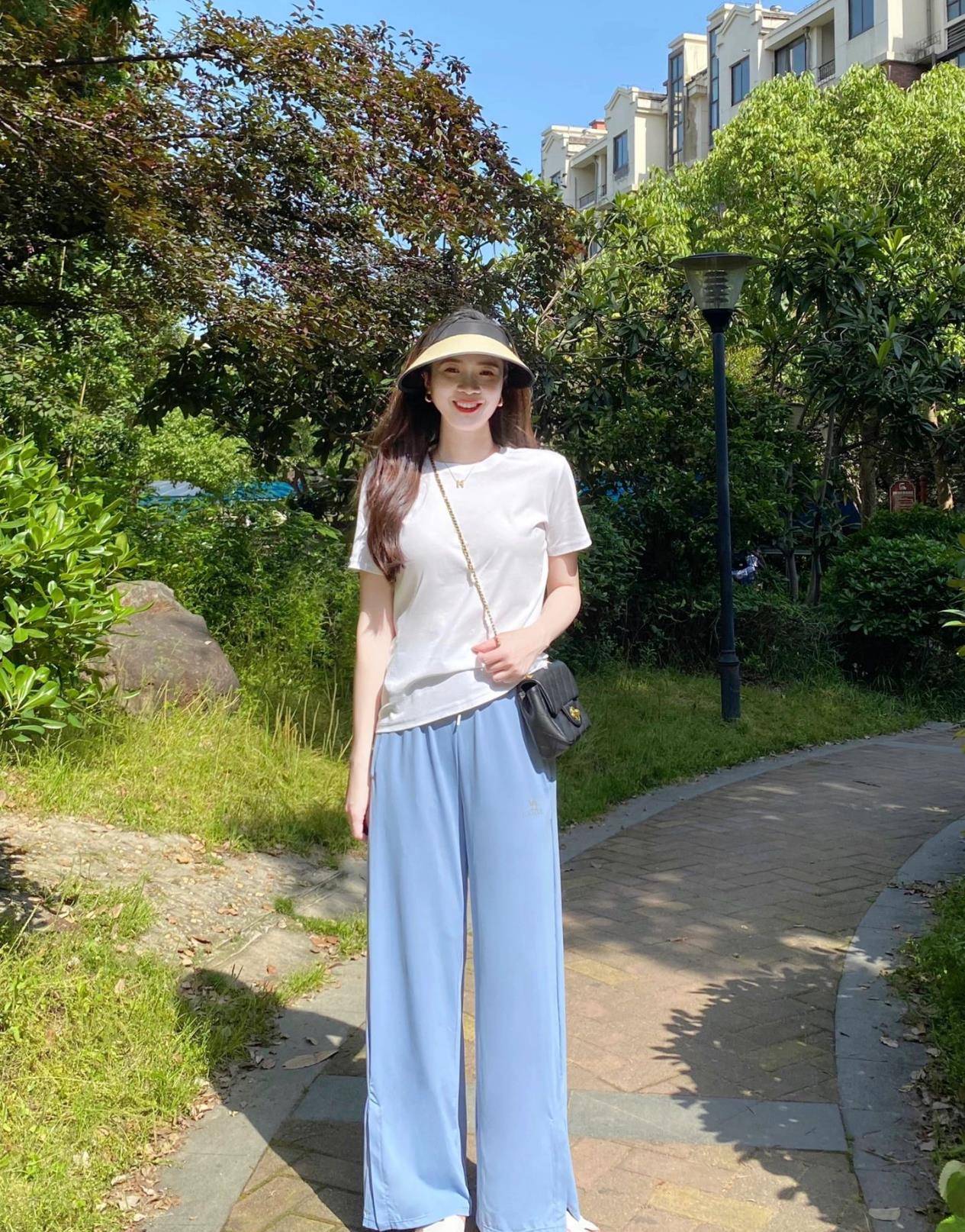 冰丝裤绝对是夏天最清凉的单品,这么穿会让你看起来又瘦又高!