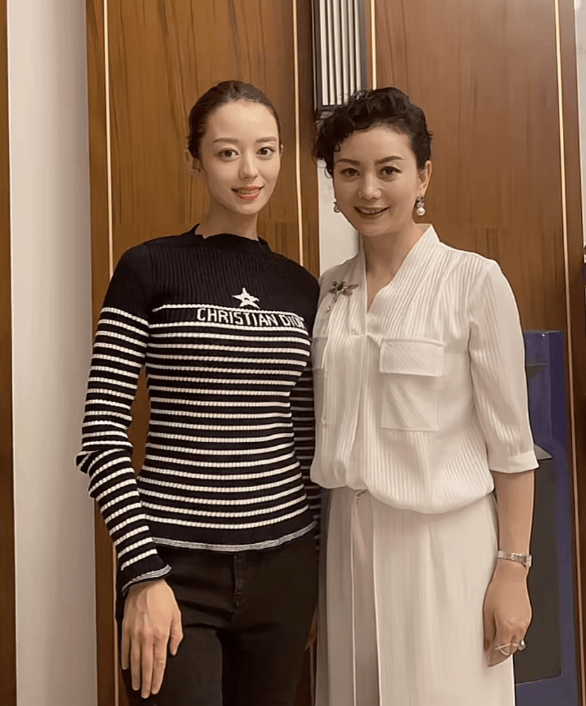 郎朗晒全家福庆40岁生日,与德国岳父罕见同框,2岁儿子长得好高_吉娜