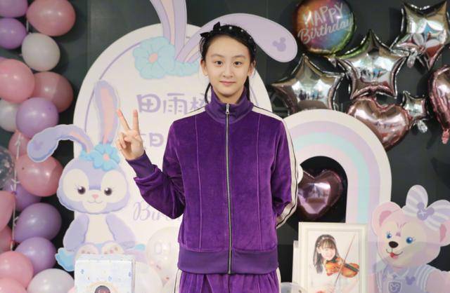 田亮一家四口亮相,叶一茜状态好,13岁的森碟身高赶超爸爸_带着_照片