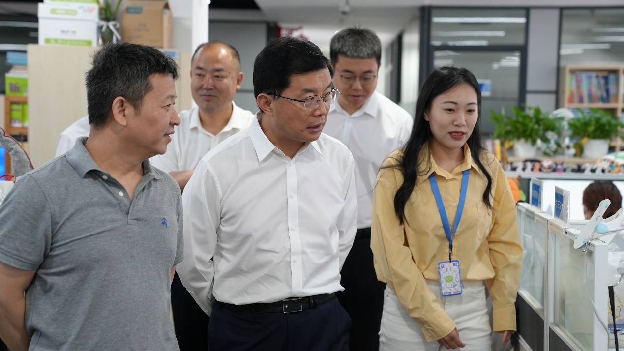 固安县委书记付顺义一行莅临众望教育集团北京公司考察指导