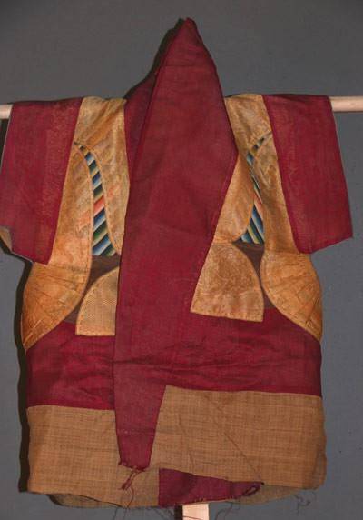 05年一男子花9万买件破袈裟,遭妻子痛骂,3年后拍卖价高达6500万_秦