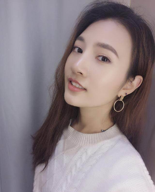 王传君20岁女友清纯动人,素颜照都这么美,两人日常秀恩爱太搞怪_李沫