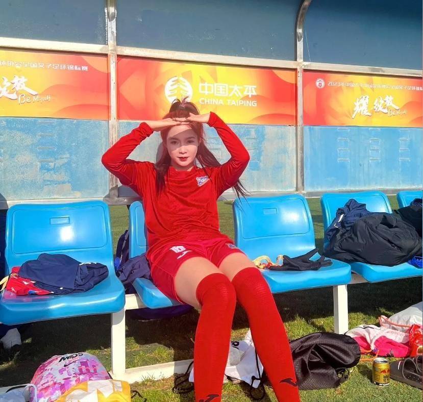 又美又飒的中国女足颜值担当,染红发和纹身的她已是女足u23成员