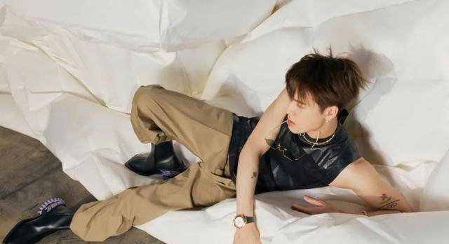 王嘉尔:能不能给我四首歌的时间_episode_长裤_运动