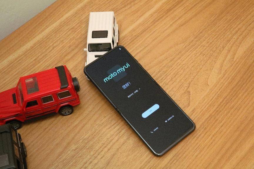 小巧便携颜值高,3999元即可到手的moto razr40上手体验_支持_手机