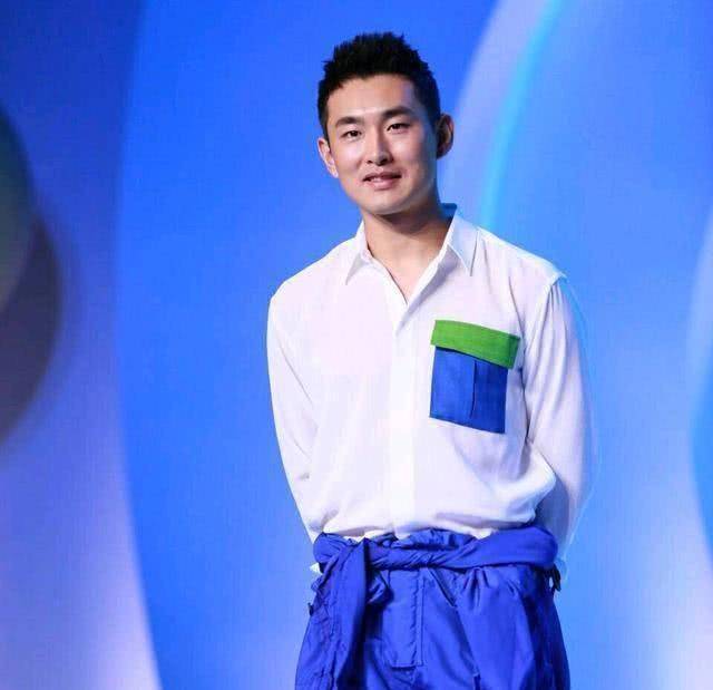 笑点一:王彦霖落下陈立农,开车出去买菜系列.陈立农:今天一定很happy!