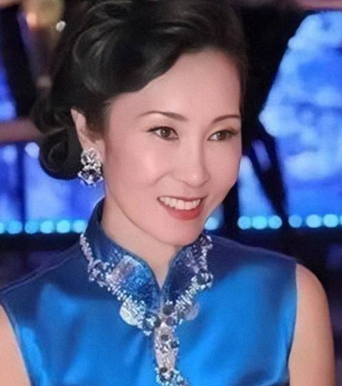 王思聪小时候长得挺好看的,我觉得现在没有小时候好看了_父亲_王健林