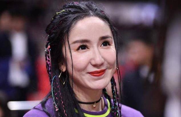 五官僵硬眼神木讷,下巴太尖成锥子脸_胡一菲_网友_爱情
