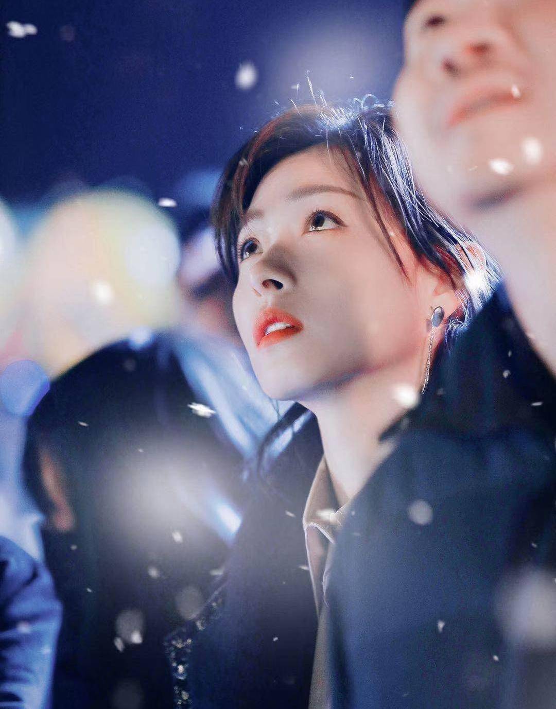 万茜黄龄邀姐姐们跳小芒舞 ,可爱互动引发挑战热潮_影响力_因为_观众