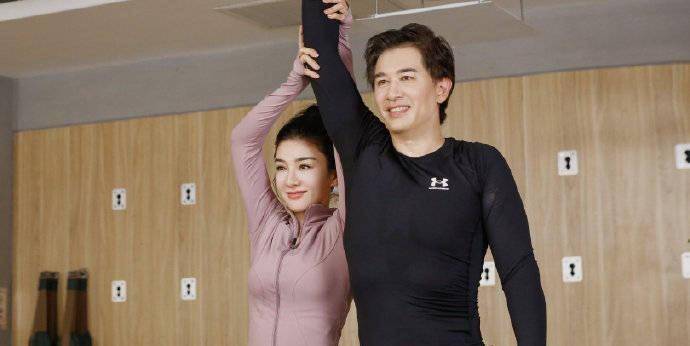 黄奕崔伟牵手成功,王琳方磊牵手离开_李元韬_白冰_带着