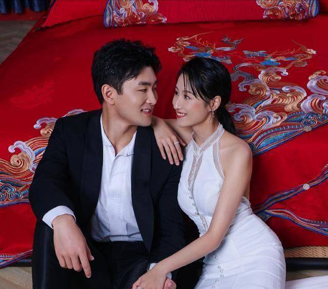 王彦霖艾佳妮伴手礼公布,婚期已定,还有神秘伴郎现身_婚礼_爱情_陈立