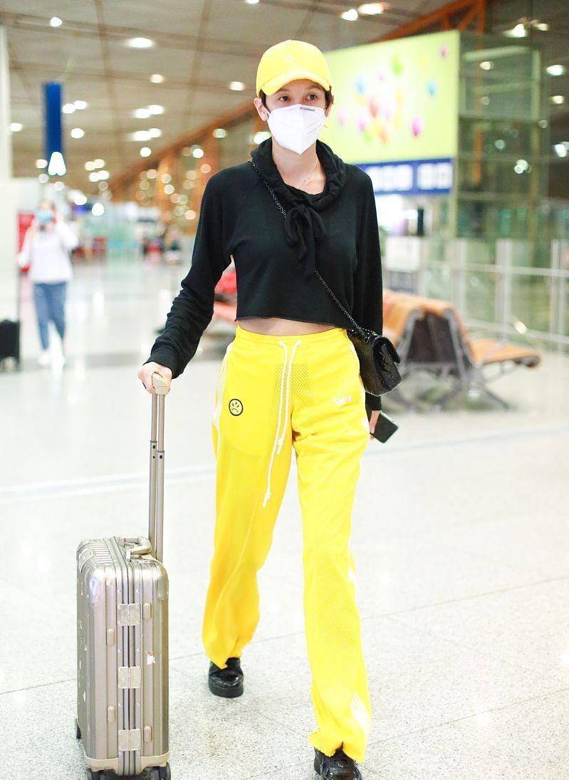 "龙女郎"张蓝心长腿太吸睛,私服盖不住优越身材,让人羡慕_效果_上衣