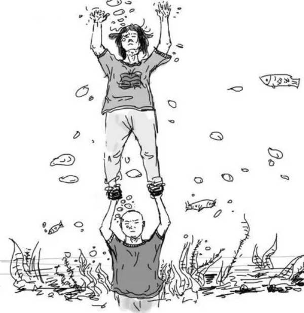 江水太深只是桥身太高围观的人群参杂各种救助的语言落水中的女子