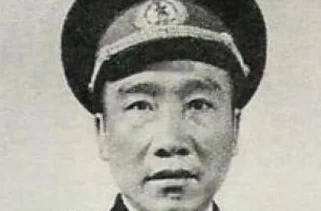 一路乞讨爬回部队,却只授衔少将;心结至死,死后穿