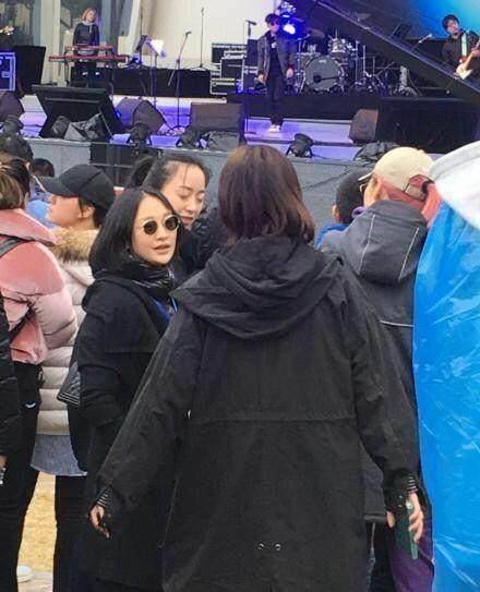 昔日情侣周迅,李亚鹏现身窦靖童演出,亲妈王菲缺席_关系_时候_明星