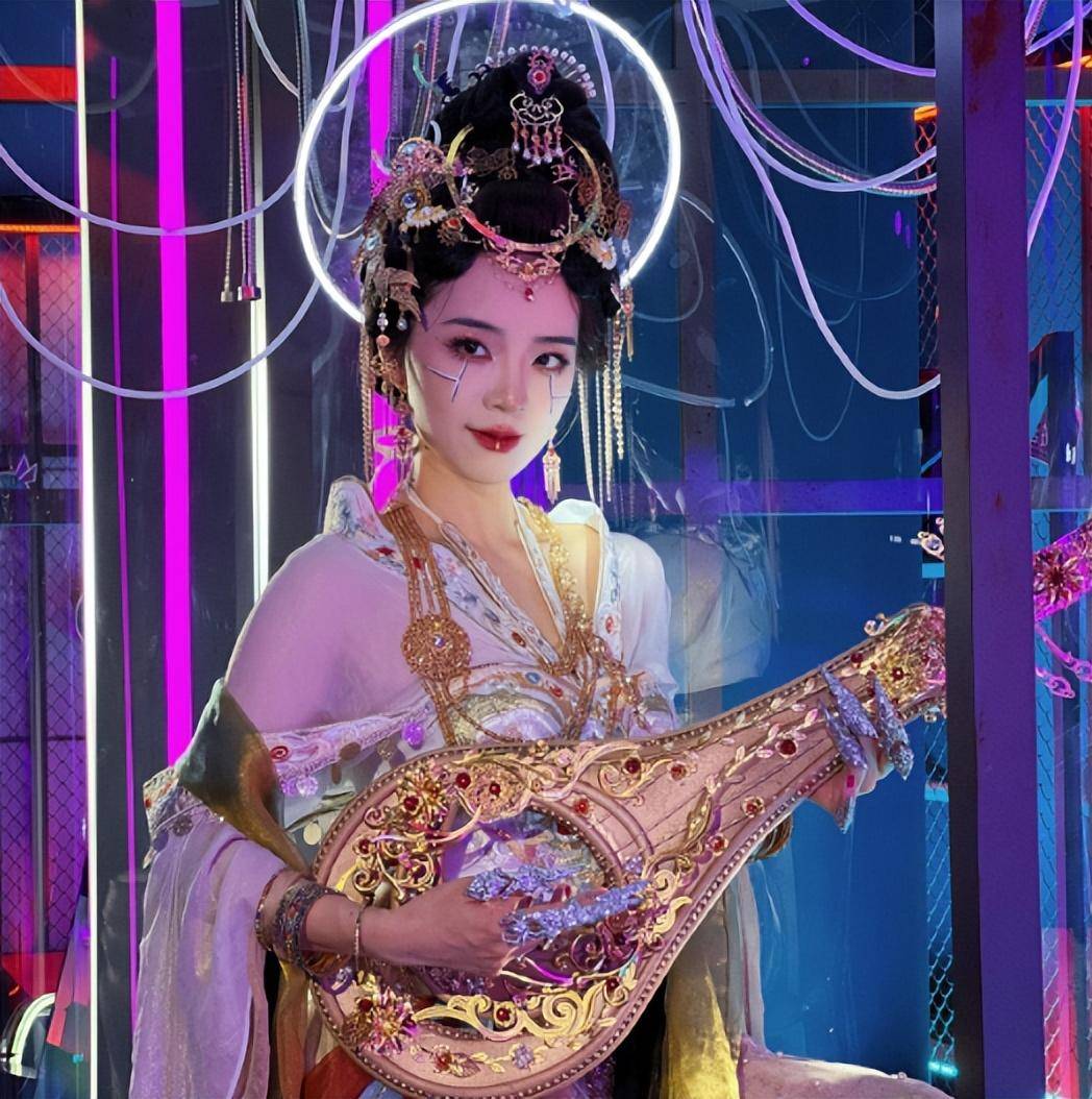 lpl女主持整新活,"赛博汉服"确实不错,余霜美出新高度_造型_活动_解说