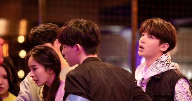 杨幂点歌《eiei》曝露看过偶练,黄明昊拳击成绩比去年高粉丝欣慰_机器