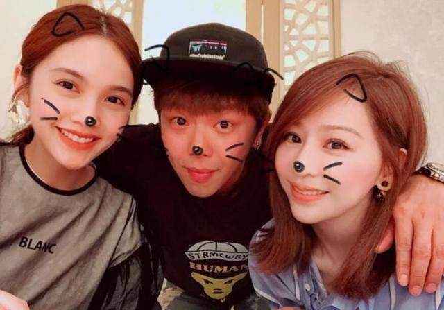 杨丞琳与前男友同台,2人相拥哭泣,网友:李荣浩正在家里摔碗_时候