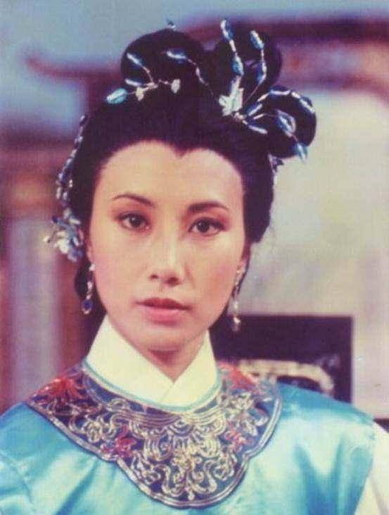 谢霆锋干妈汪明荃和父亲谢贤相聚,霆锋亲自下厨,让汪明荃很感动_谢