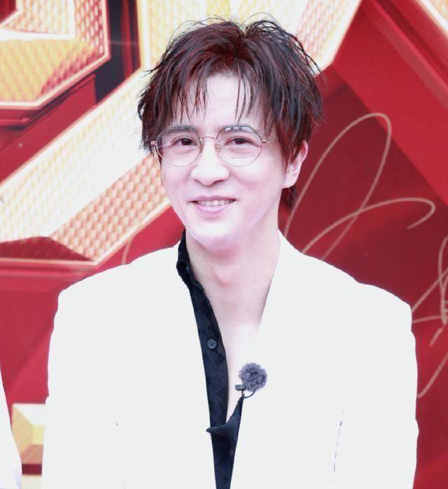 薛之谦出席活动,表情很呆萌,网友:怎么胖成了这样_总决赛_李雨_攻击