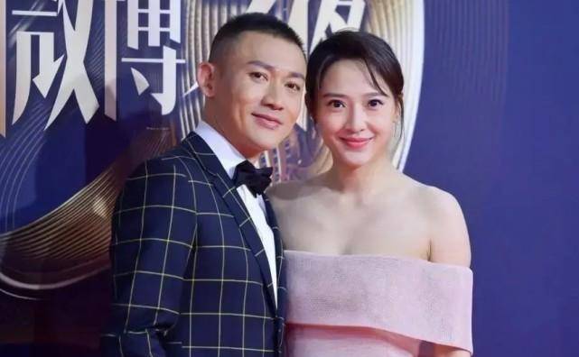 一袭露肩裙穿出公主范,难怪老公不让露面_身材_秦子_优点