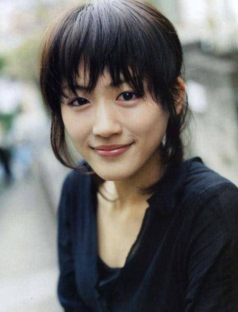 演员绫濑遥感染肺炎入院,一度有生命危险,被指责有明星特权?