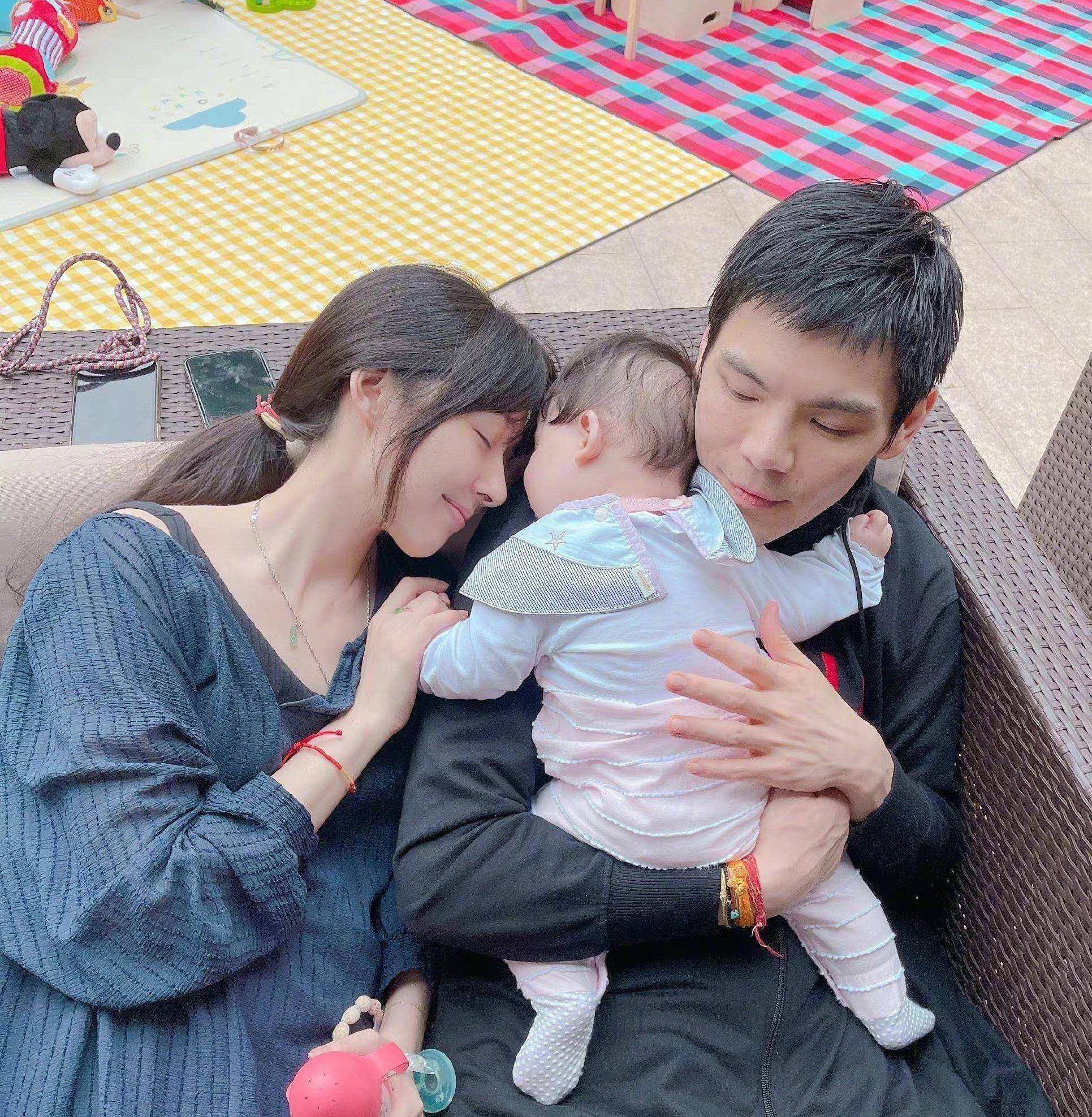 小奶黄生日,向太首露孙女正脸大发炫耀,堪称郭碧婷的迷你版_向佐_孩子