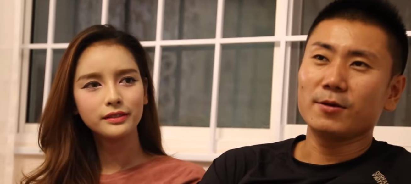 当初红透泰国的人妖皇后妮莎,被中国富豪娶回家后,如今现状如何_鲍哥