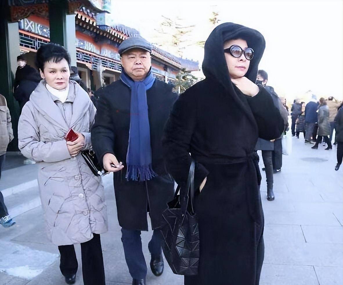 董文华婚后39年老公是熟悉的他!