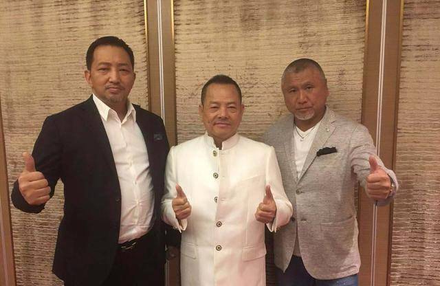 今天我们要说的并非"洪门啤酒",而是尹国驹最近参加了一次名为"中国之