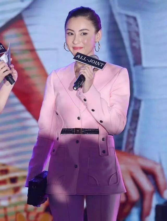 王菲素颜上台,遗憾自己的原创,但他的美貌还没有小青霞的一半_很漂亮