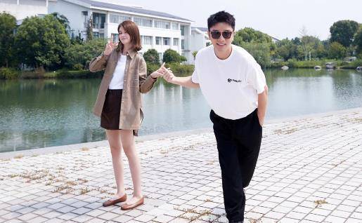 乔欣吻戏后给胡一天擦嘴,场面超甜,网友:贾乃亮呢?_李小璐_终身_画面