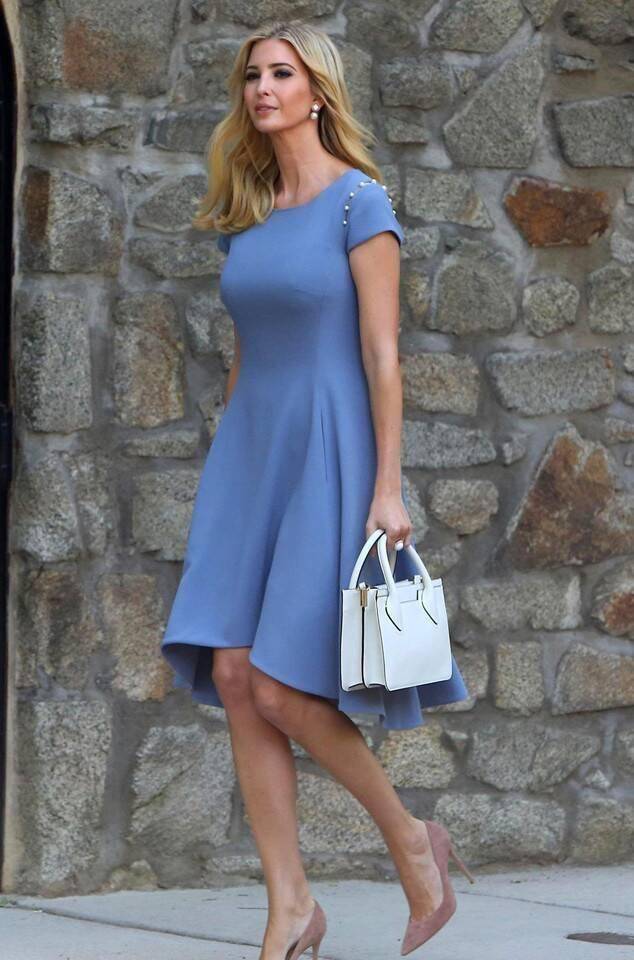 伊万卡终于换波波头短发,180cm身材穿蓝裙配腰带,小蛮腰不得了_颜色