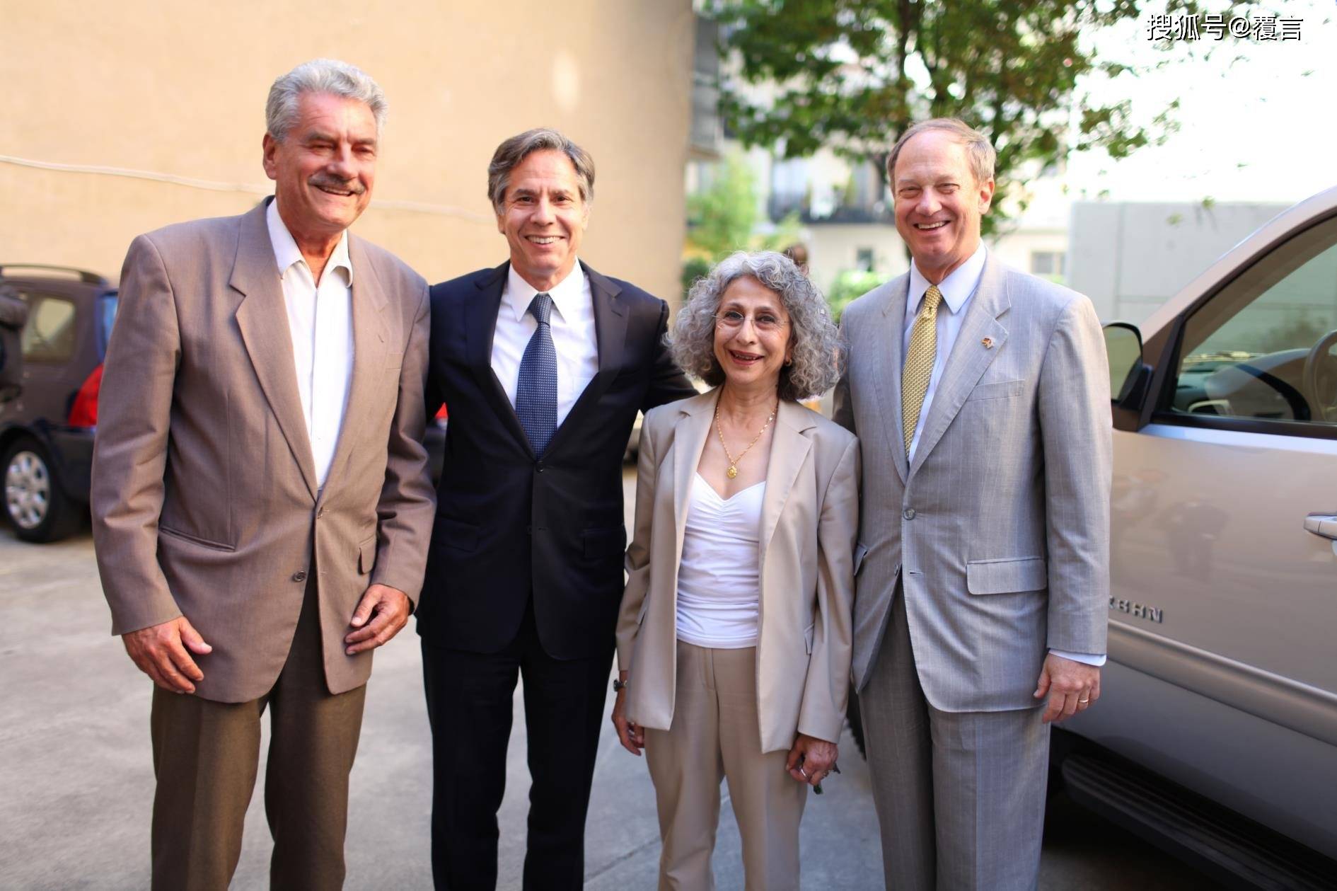 与父辈不同的是,年轻的布林肯对商业不感兴趣,而是