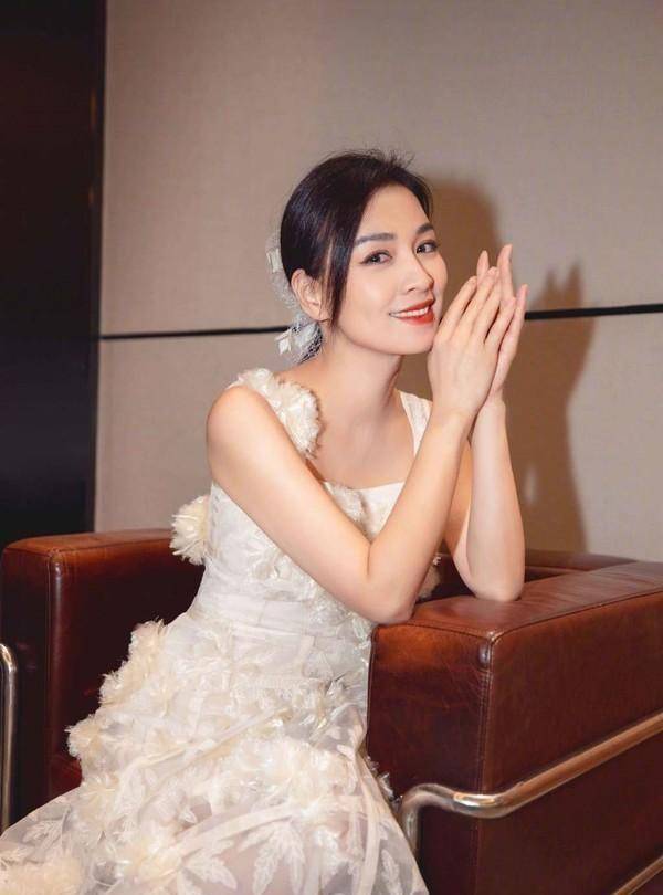 一家四口张庭最美!