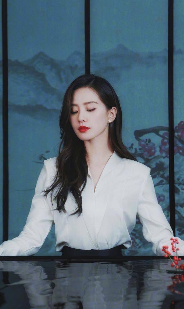 刘诗诗生日再比剪刀手,稚嫩旧照美不胜收,值得珍藏_美女_角色_扮相