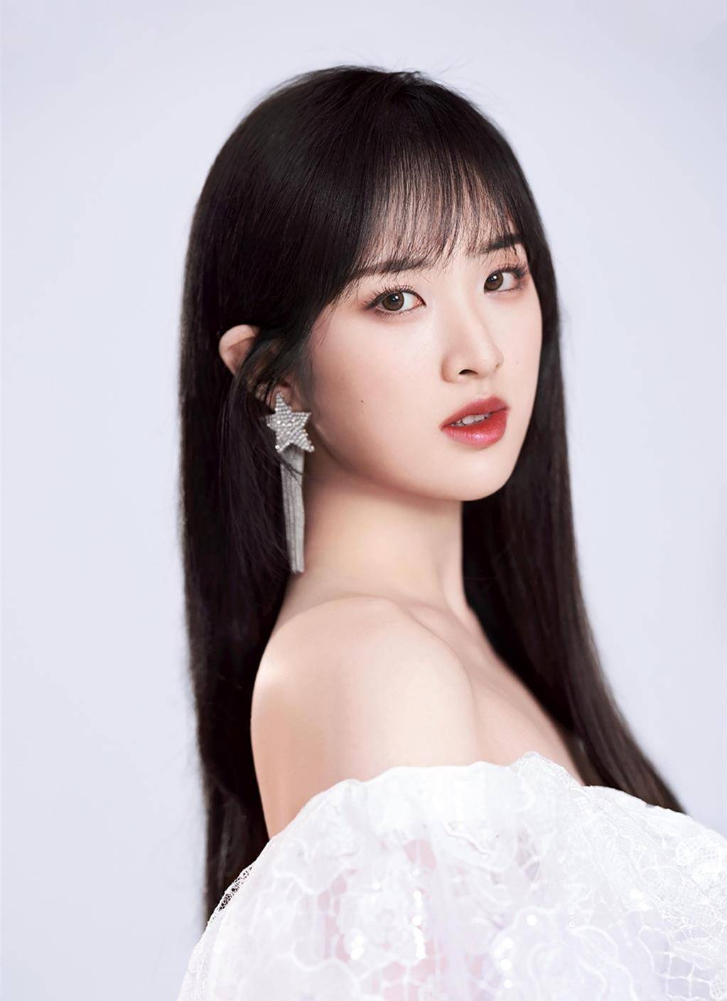 姚安娜路透照引热议,孟晚舟穿搭越来越时尚_网友_结局_龚俊