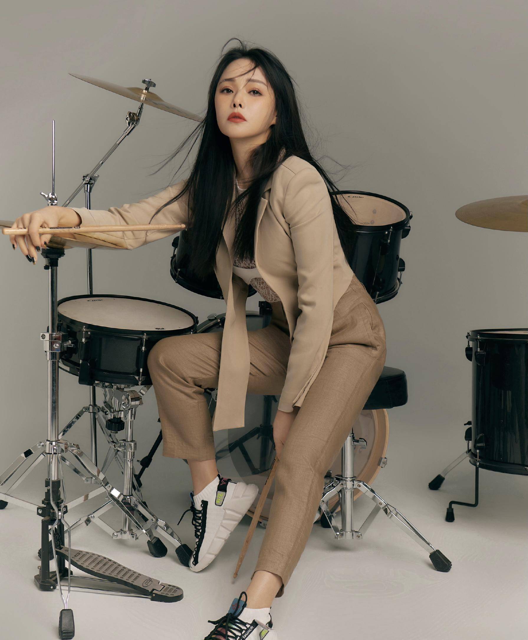 伊能静示范三种贝雷帽戴法,不同感觉不同范儿,52岁仍如少女_风格_气质