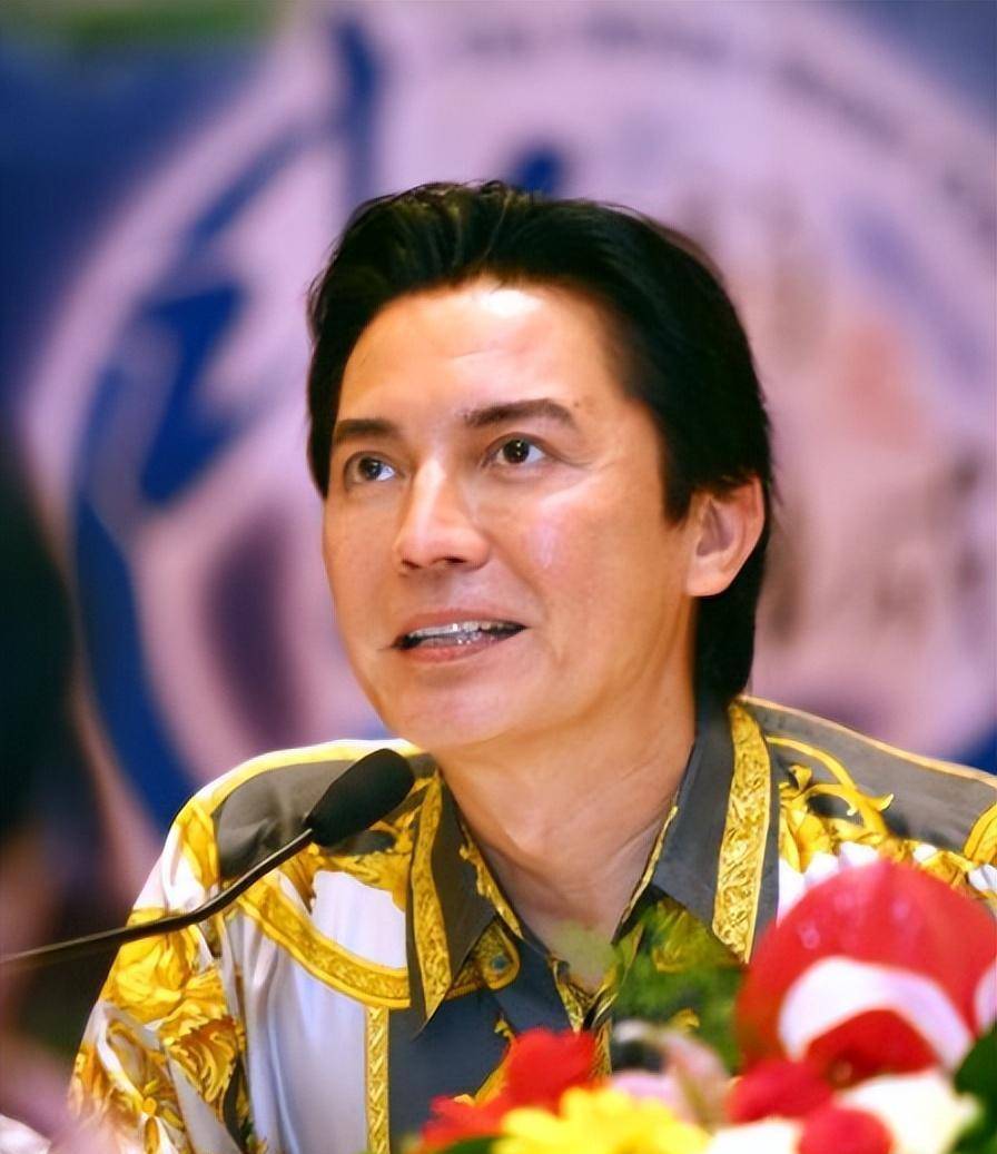 美男尊龙:孤儿出身长了一张混血脸,70岁优雅变老,走后不要墓碑_吴国良