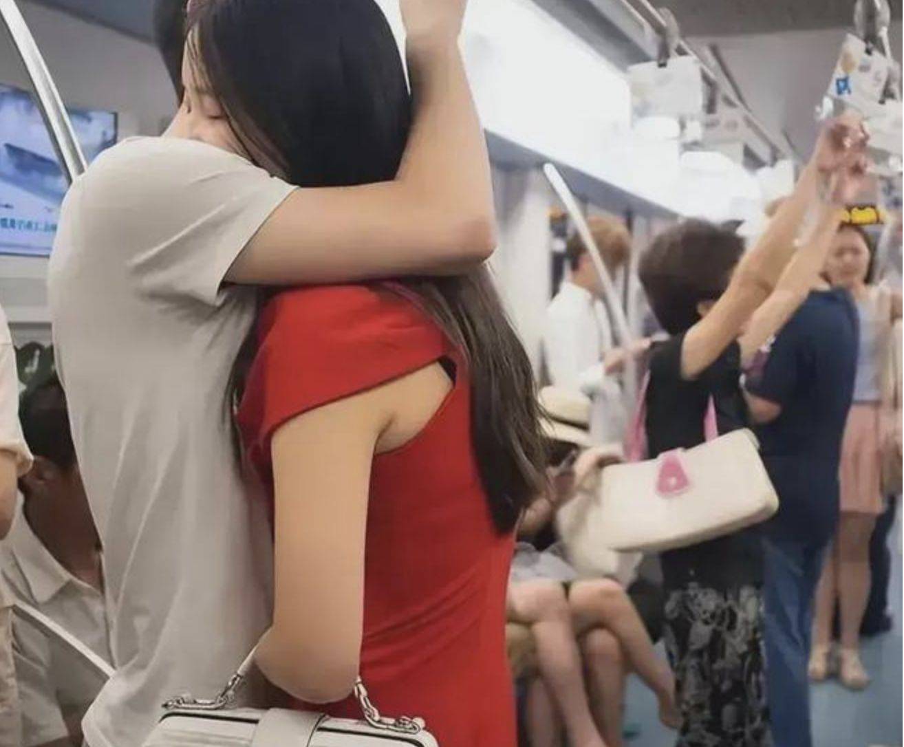 小女生怒怼小男生全过程