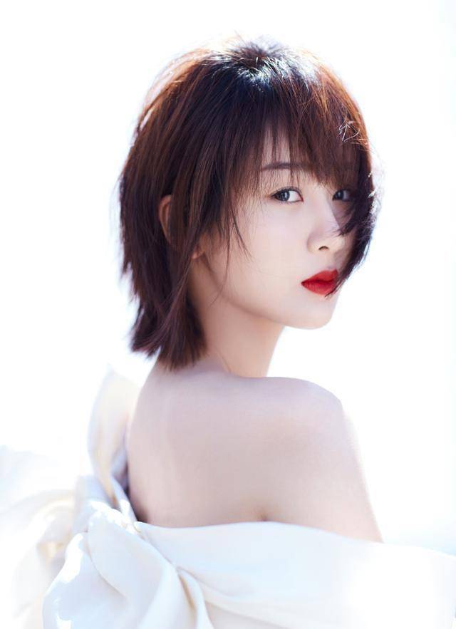 杨紫太适合这个刘海造型了!跨年晚会靠它口碑逆袭_发型_水准_照片