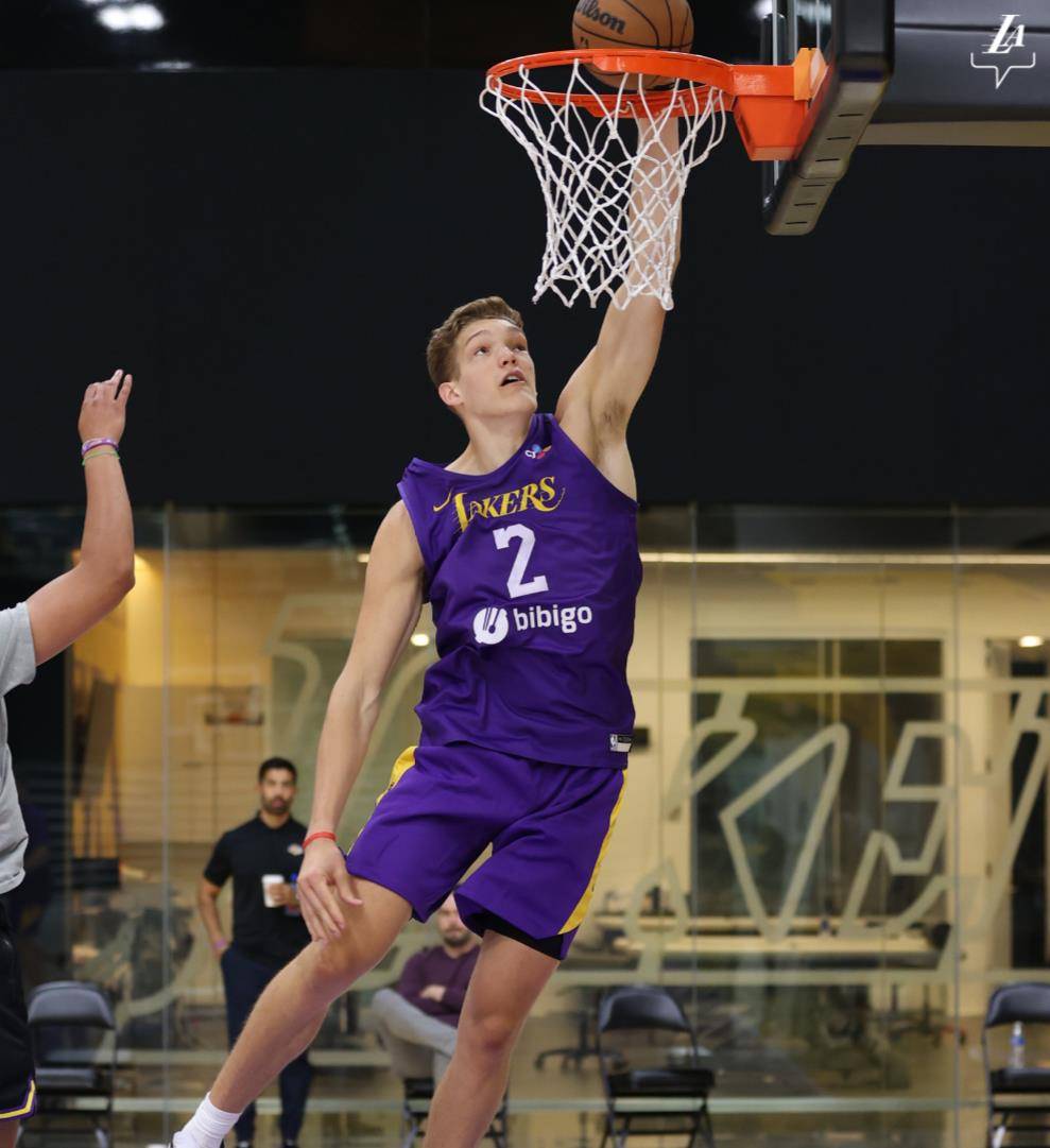 的6人试训名单,分别是安德烈-杰克逊,阿佐拉斯-图贝利斯,萨姆-皮克,贾