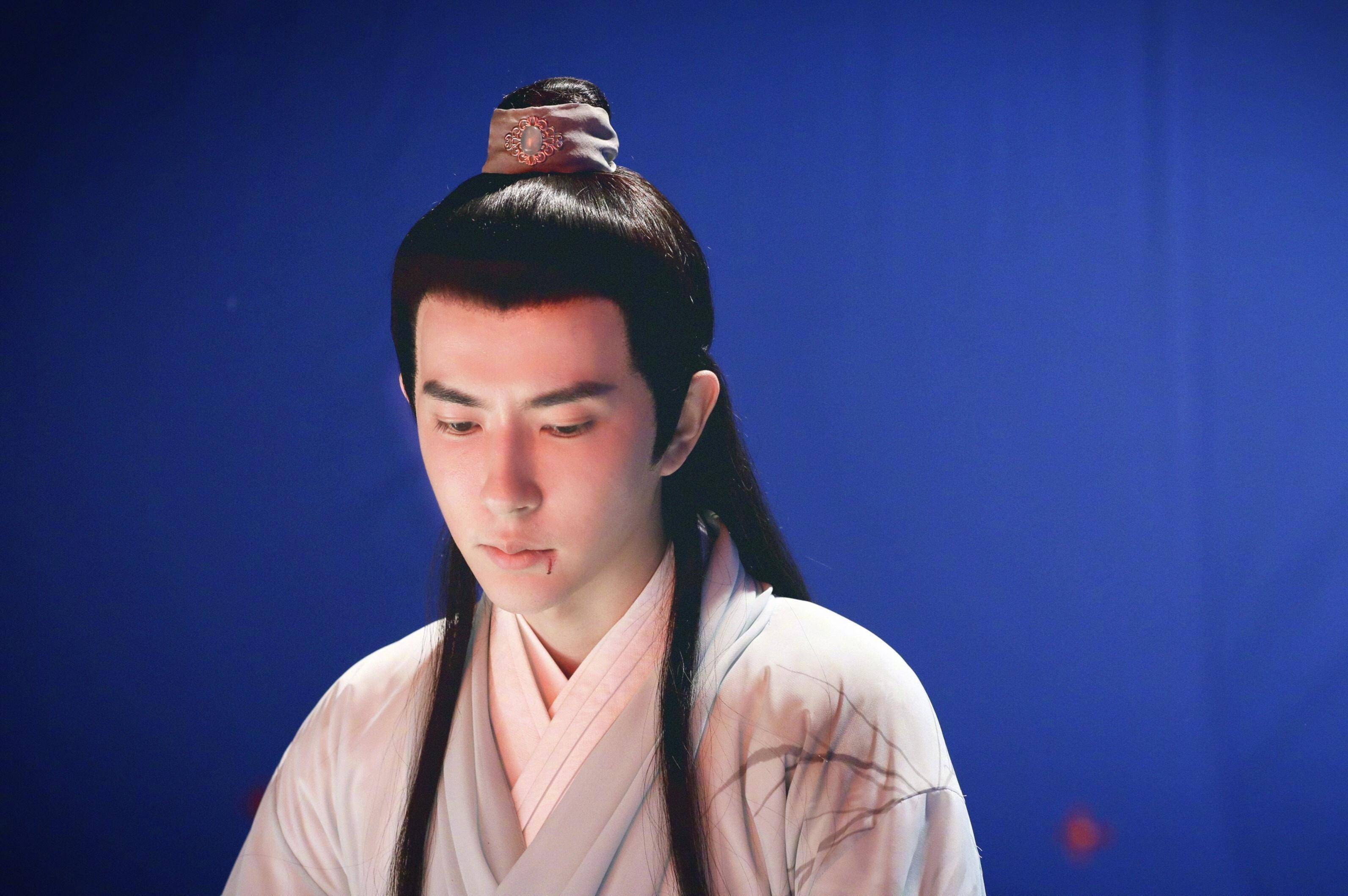 于朦胧也正是旗下的艺人,如今龙丹妮离开自己创办的娱乐公司,虽然人不