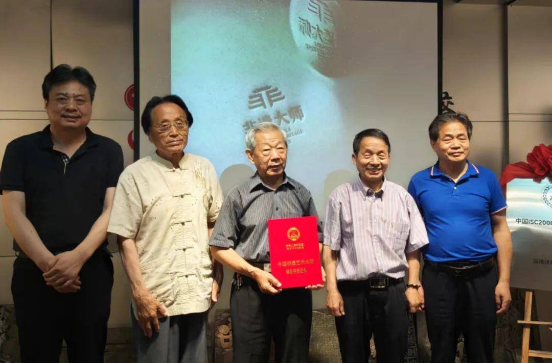 常务副主任,专家委员会主任赵燮,中国陶瓷协会黑陶艺委会创会会长刘浩